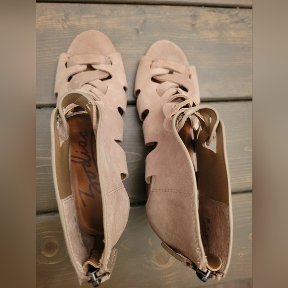 Zodiac suede heels size 9 - Picture 4 of 7